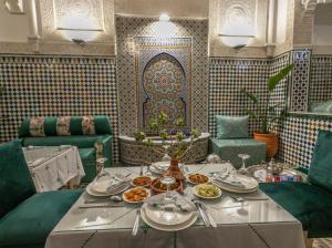 Riad YAMNA - Quiet Desire