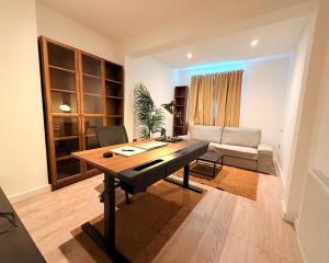 Best Cozy and Stylish double bedroom with shared bathroom in brent, Near Wembley Stadium, Gladstone Park, Hampstead Heath, Brent Cross Shopping Centre - 2