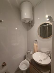 Luxury City Escape 2BR Apartment with Scenic Views & Private Garage