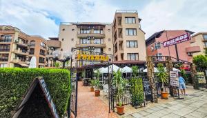 Friends Family Hotel