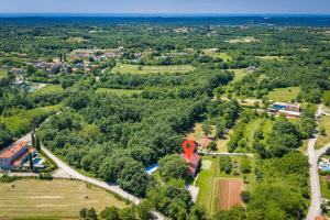 Villa Tre Colonne for 10 persons in Central Istria with 60 m2 private pool, mini golf & sauna