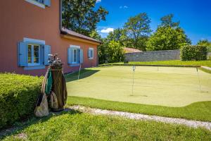 Villa Tre Colonne for 10 persons in Central Istria with 60 m2 private pool, mini golf & sauna