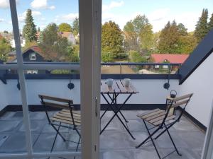 Moderne Dachgeschosswohnung in exklusiver Villa