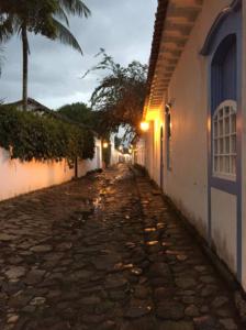 Chalé na mata, prox de cachoeira e praias