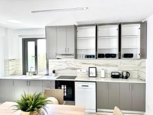 104 Gym-Complex 2 Bedroom, 2 Balconies in Universal