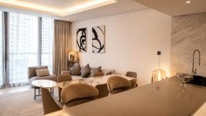Luxurious Stay at Sterling West