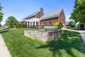 The Irish Grand4BR Home 05 Mi to ND Sleeps 20