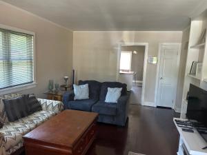 Cozy Stays - Budget Friendly - Fast Wifi - Smart Tv