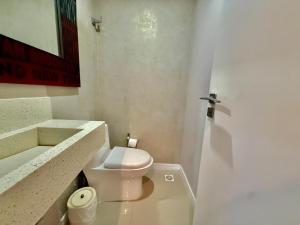 Cobertura duplex com piscina privada, 3 suítes e 3 vagas garagem 196m2