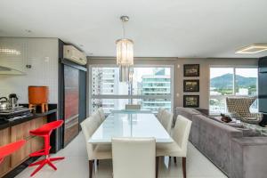 Cobertura duplex com piscina privada, 3 suítes e 3 vagas garagem 196m2