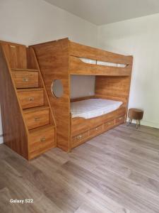 Quiet two bedroom apartment which is accessible and convenient in the centre of gap