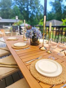 Stylish 5BR Entire House Near Vancouver Sleeps 8, Free Parking