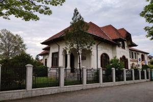 Vintage House Apart