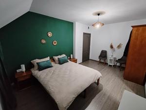 Vintage House Apart