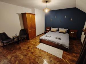 Vintage House Apart