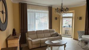 Central Boulevard Apartment 3