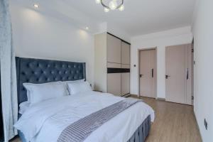 Luxury 2BR Oasis at Oak Classic