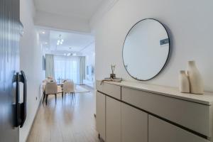 Luxury 2BR Oasis at Oak Classic
