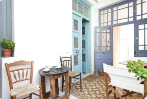 Spacious Neoclassical Apartment in historic center with private Courtyard- near Acropolis- Ideal for long stays