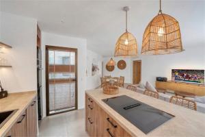 2047 Stylish Luxury Apartment