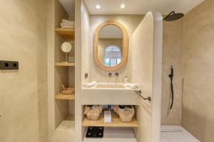 2047 Stylish Luxury Apartment