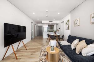 Dual Master Suites Near Broadwater High-Floor View