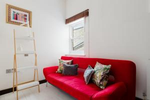 Chic 2BDR East London Hideaway