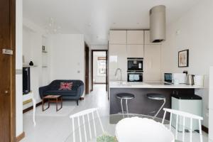 Chic 2BDR East London Hideaway