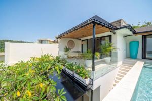 Friendly Villa - Hillside Infinity Pool Retreat with Premium Facilities