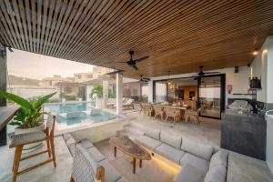 Friendly Villa - Hillside Infinity Pool Retreat with Premium Facilities