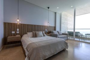 Luxe 2-BR Ocean-View Apartment with Pool Gym & Spa