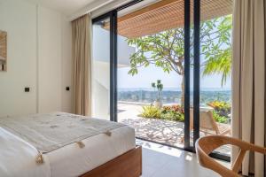Friendly Villa - Hillside Infinity Pool Retreat with Premium Facilities