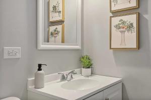 Modern 4BD 2BA Family Home