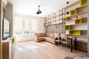 Kłobucka Comfortable Apartment by BookingHost