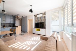 Kłobucka Comfortable Apartment by BookingHost