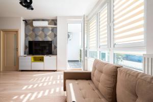 Kłobucka Comfortable Apartment by BookingHost