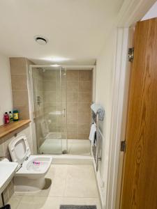 Water Front Luxury Suites With Gym & Cinema, Manchester
