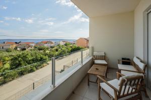 SEA STONE Sea-View Apartment with Private Garden & Terrace