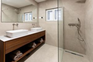 Apartment Adriatic Opal with terrace and private parking