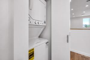 Loft Style One Bedroom With Hollywood Sighn Viwe