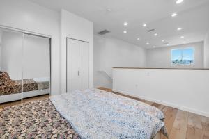 Loft Style One Bedroom With Hollywood Sighn Viwe