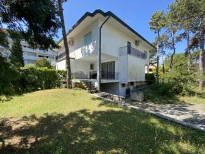 Holiday home with garden close to the beach
