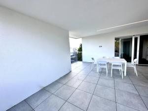 Pool access penthouse near the beach