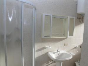 Ideal getaway flat for six with parking