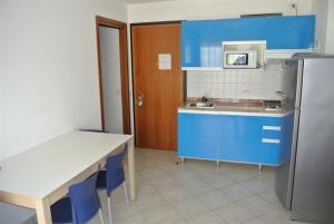Enjoy your holiday 80m from the beach