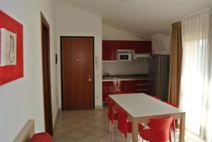 Enjoy your holiday 80m from the beach