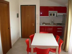 Enjoy your holiday 80m from the beach