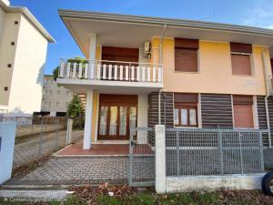 Ground floor apartment near beach