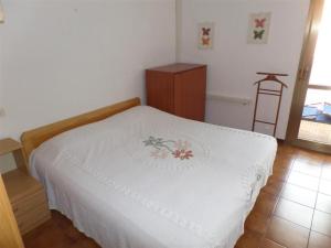 Apartment 80m from the beach