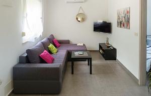 1 Bedroom Gorgeous Home In Marcana